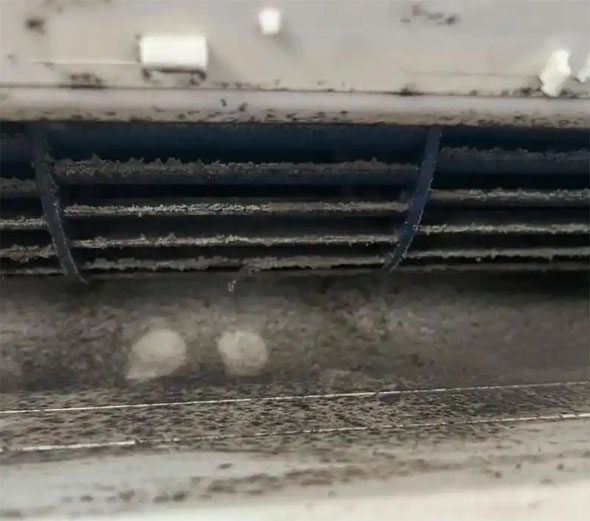 南木林空调吹的风有股烧焦味是怎么回事